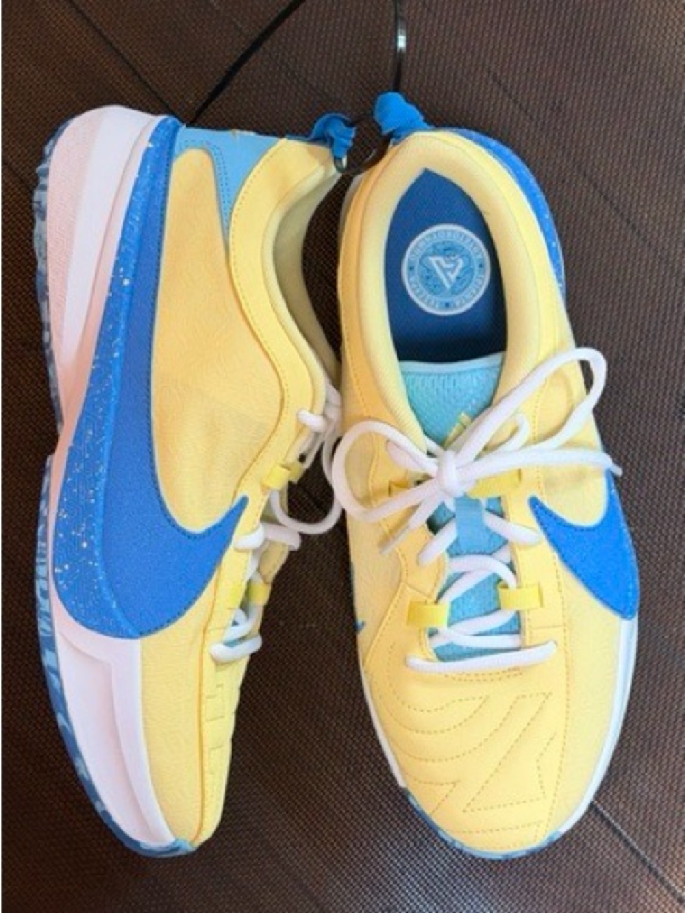 NWT NIKE AIR Sneakers ZOOM FREAK 5 kids Sz 7Y   Women 8.5  Men’s 7 NEW Sz chart